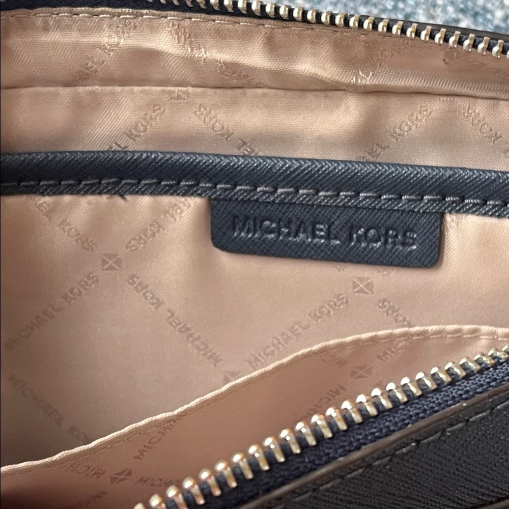 MICHAEL KORS Navy Blue Adjustable Crossbody Bag - Picture 6 of 8